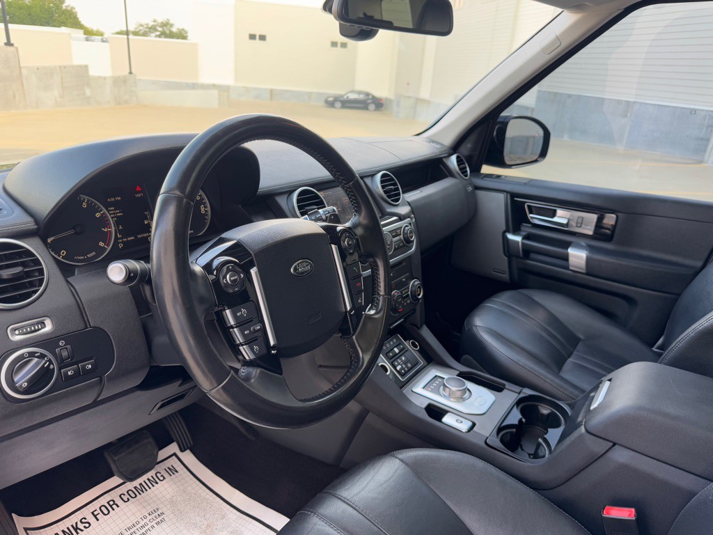 2016 Land Rover LR4 Image 12