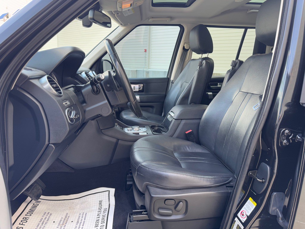 2016 Land Rover LR4 Image 13