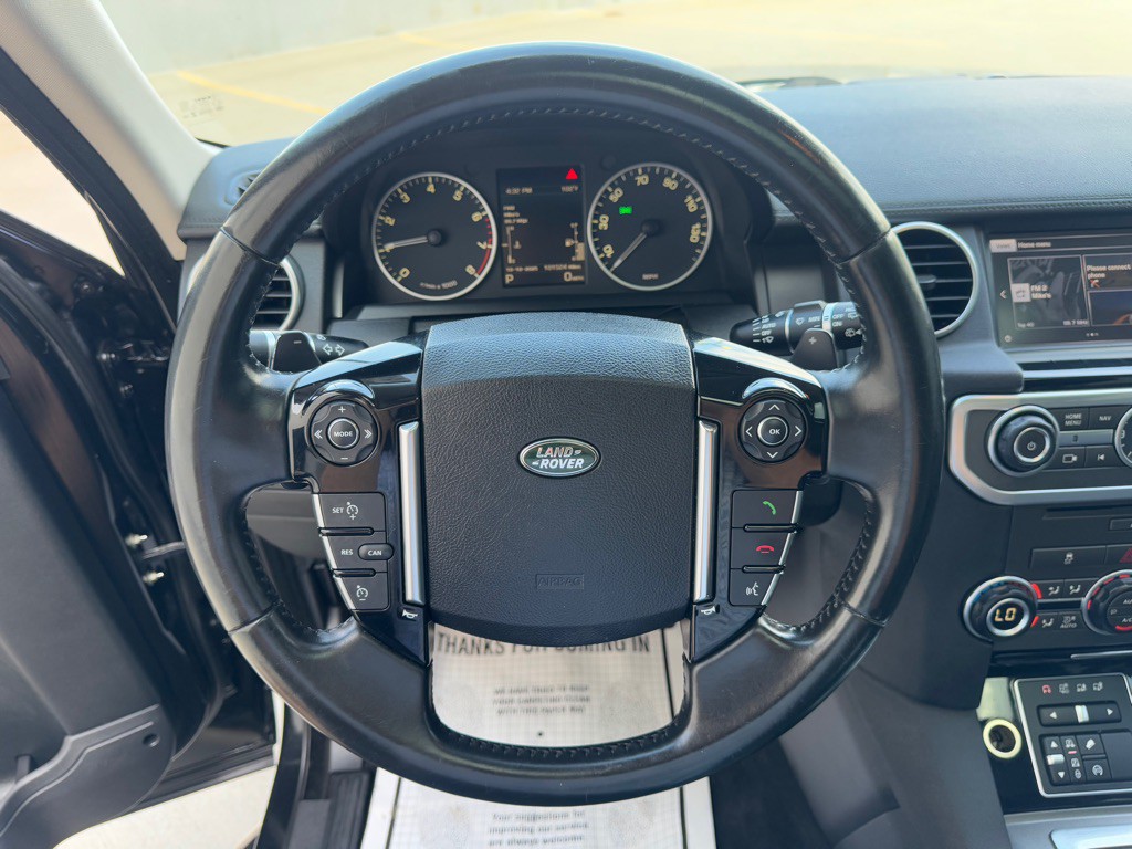 2016 Land Rover LR4 Image 15