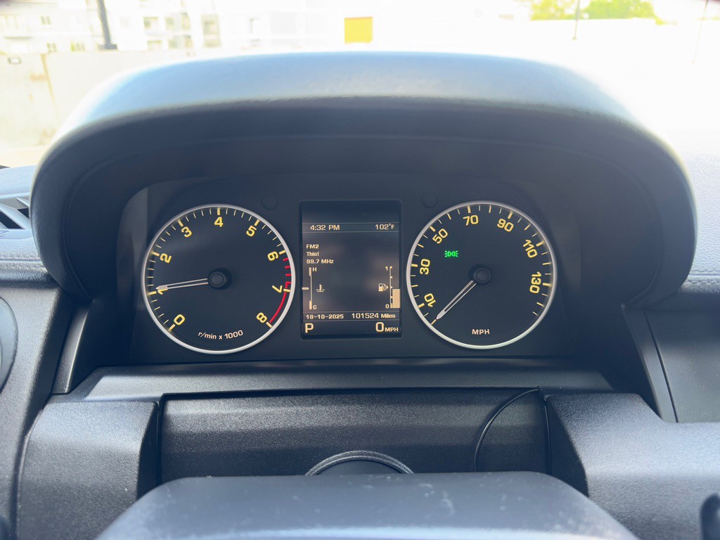 2016 Land Rover LR4 Image 16