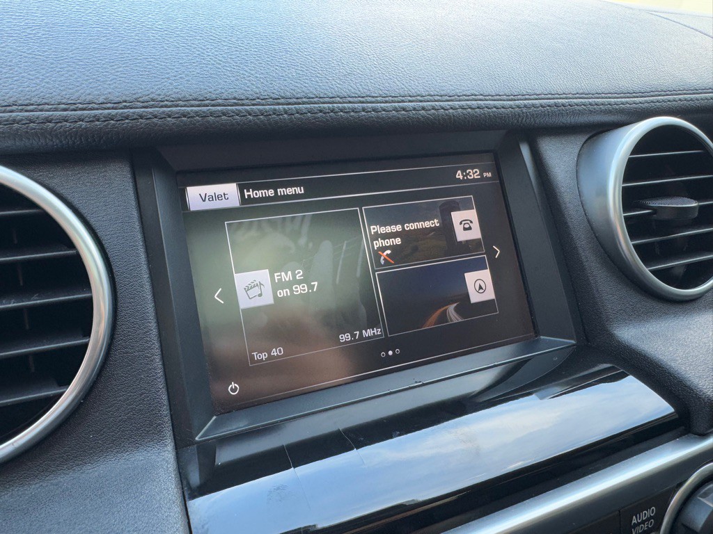 2016 Land Rover LR4 Image 18