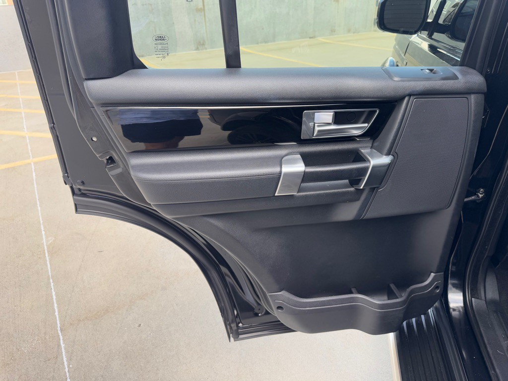 2016 Land Rover LR4 Image 21