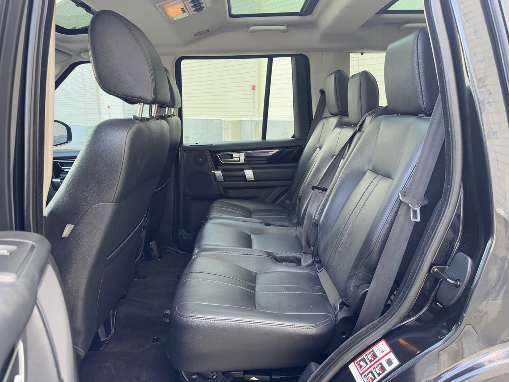 2016 Land Rover LR4 Image 22