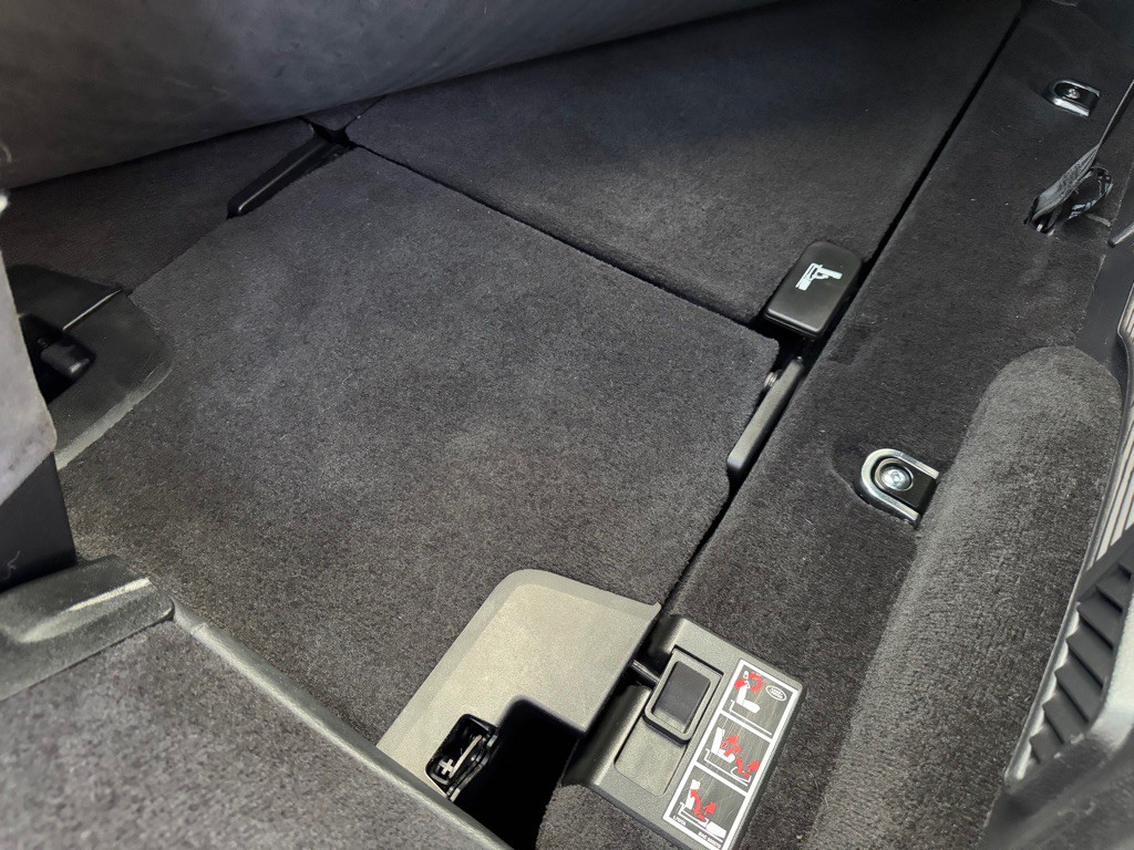 2016 Land Rover LR4 Image 23