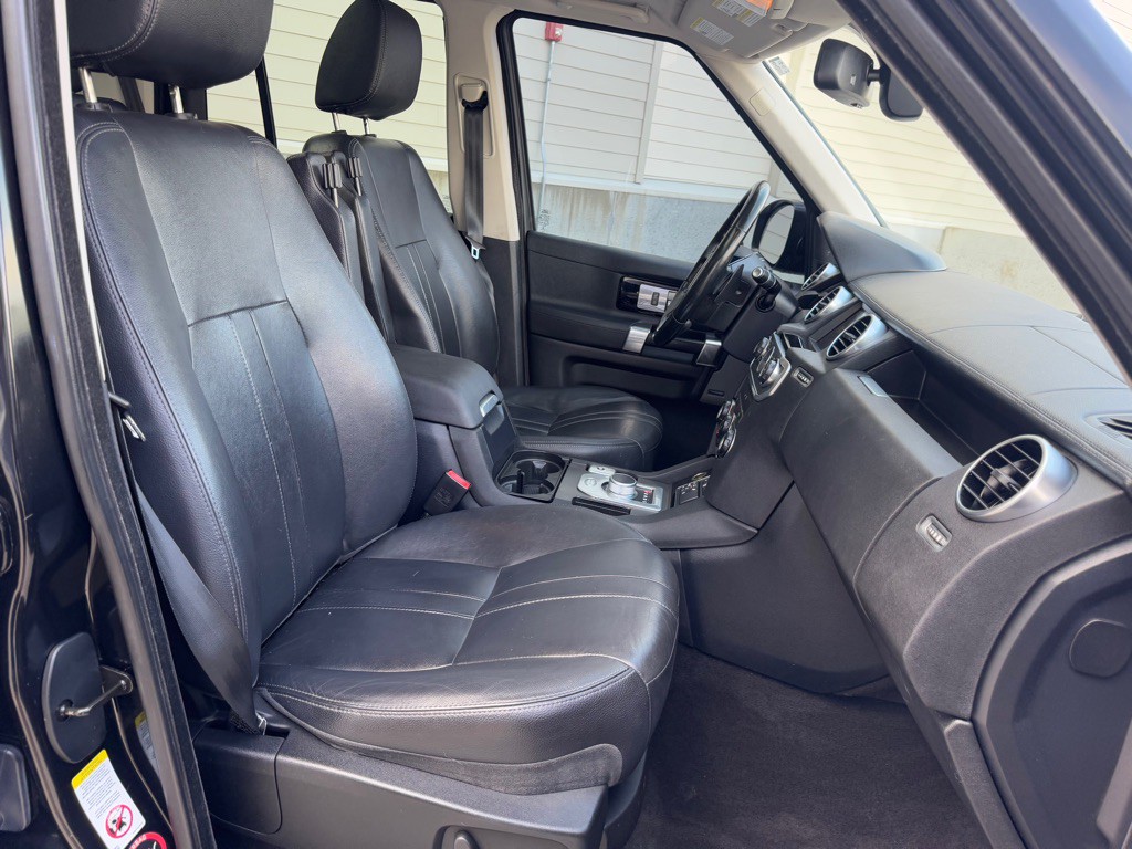 2016 Land Rover LR4 Image 29