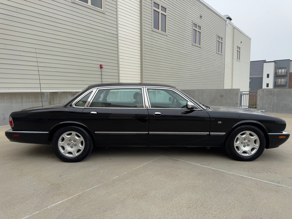 2003 Jaguar Vandenplas Image 2