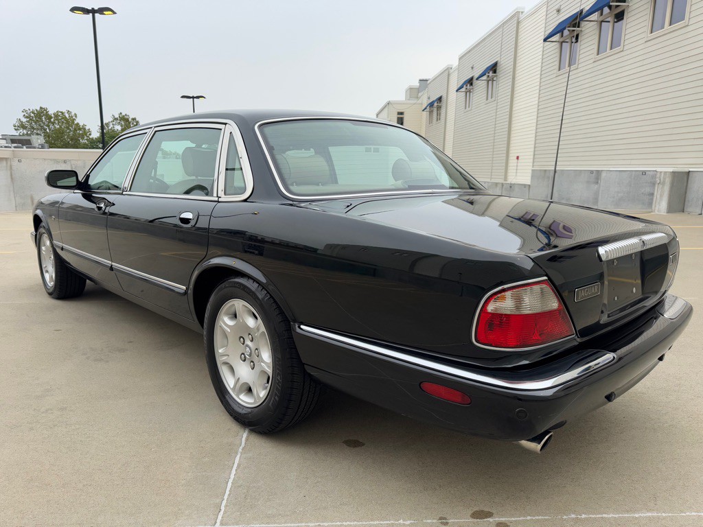 2003 Jaguar Vandenplas Image 5