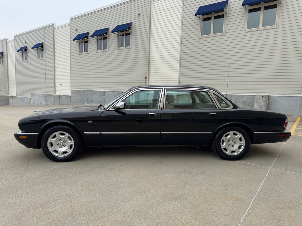 2003 Jaguar Vandenplas Image 6