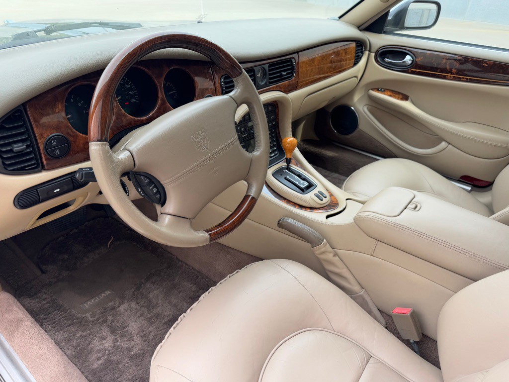 2003 Jaguar Vandenplas Image 12
