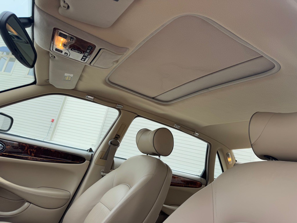 2003 Jaguar Vandenplas Image 14