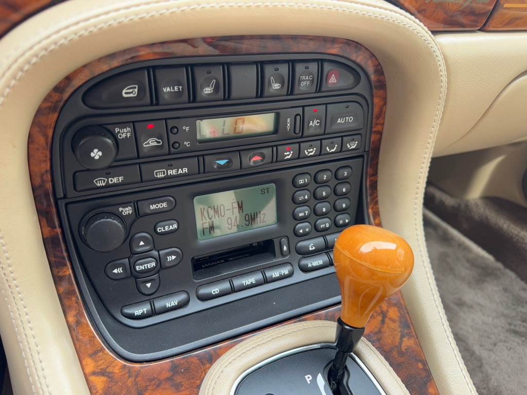2003 Jaguar Vandenplas Image 19