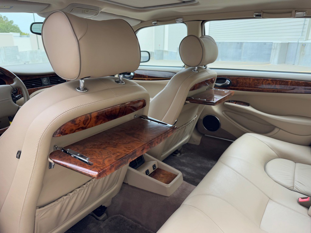 2003 Jaguar Vandenplas Image 23