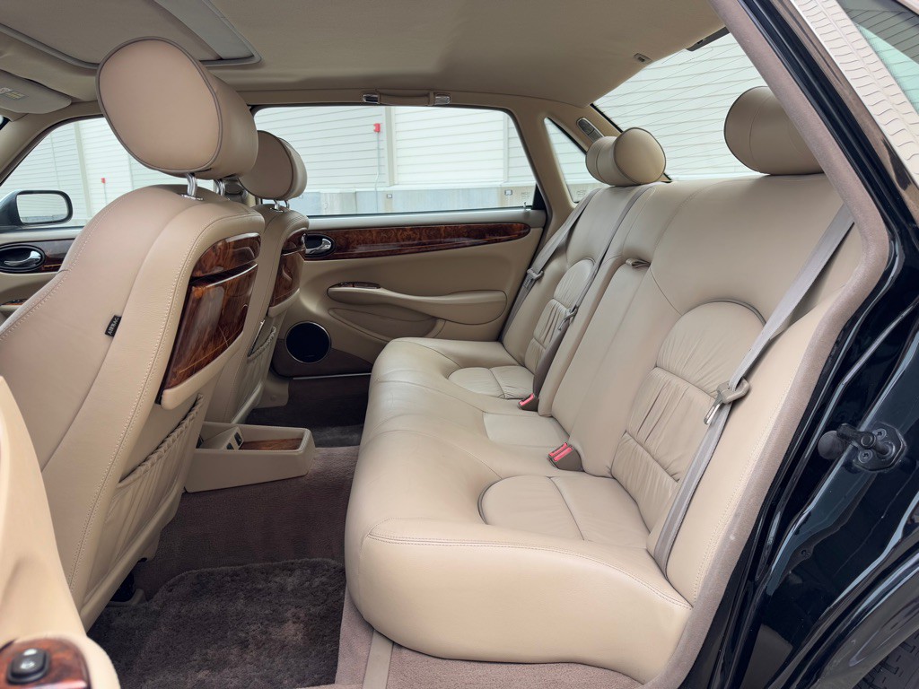 2003 Jaguar Vandenplas Image 24