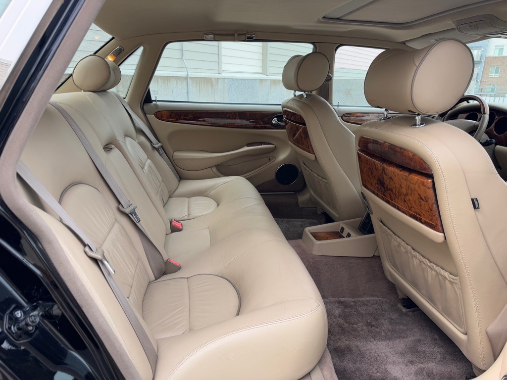 2003 Jaguar Vandenplas Image 27