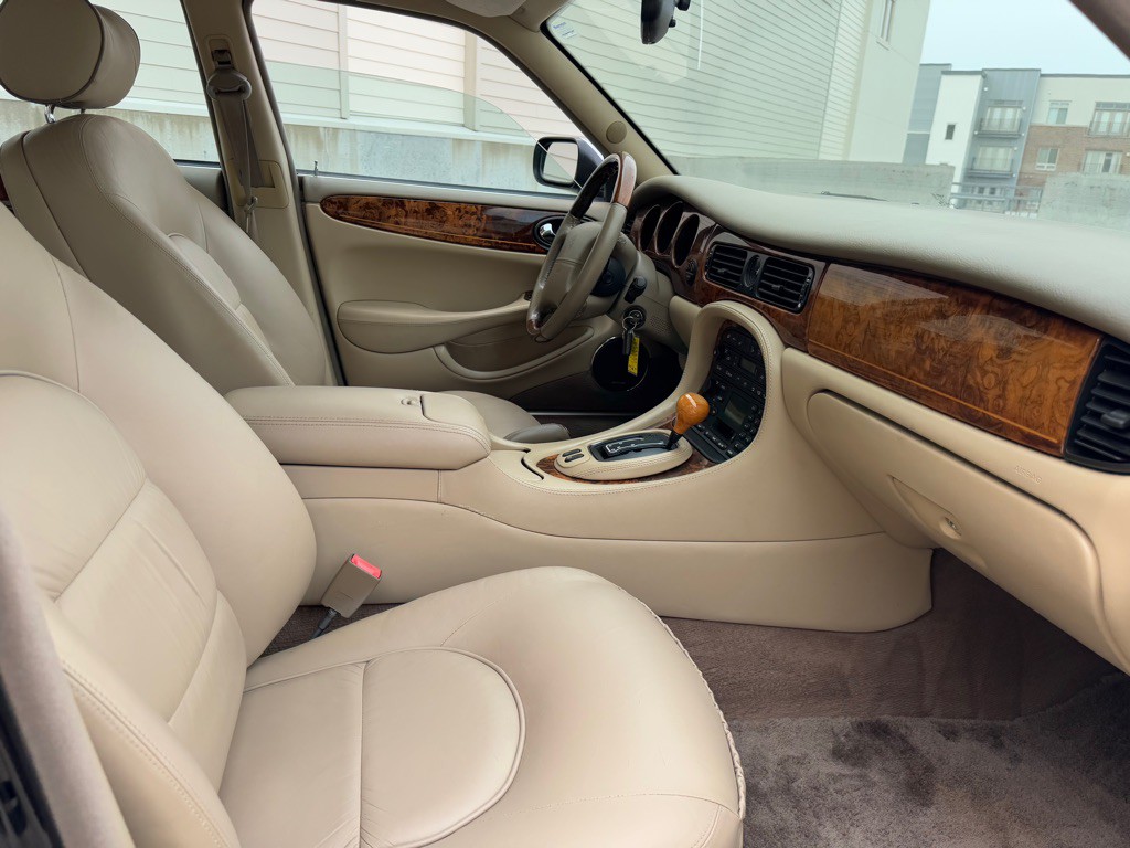 2003 Jaguar Vandenplas Image 29