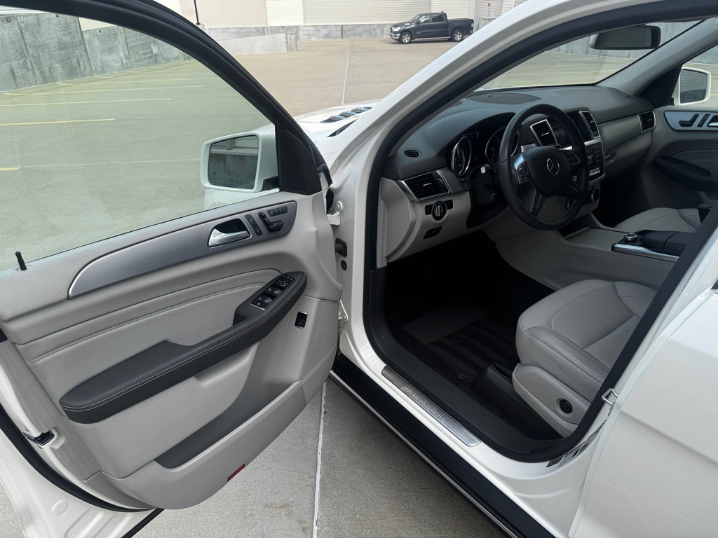 2015 Mercedes-Benz M-Class Image 9
