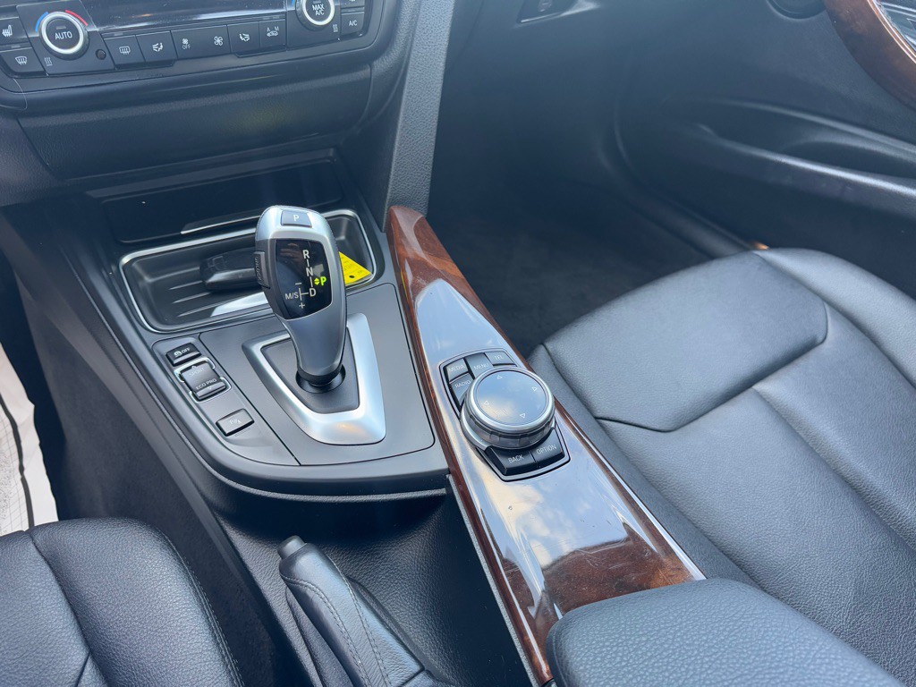 2014 BMW 3 Series Image 19