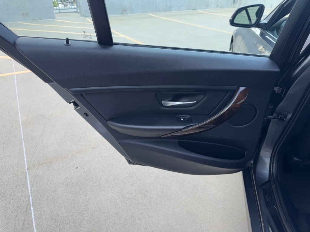 2014 BMW 3 Series Image 21