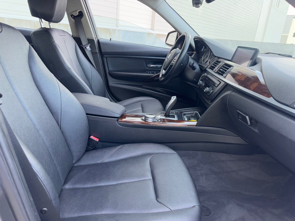 2014 BMW 3 Series Image 27