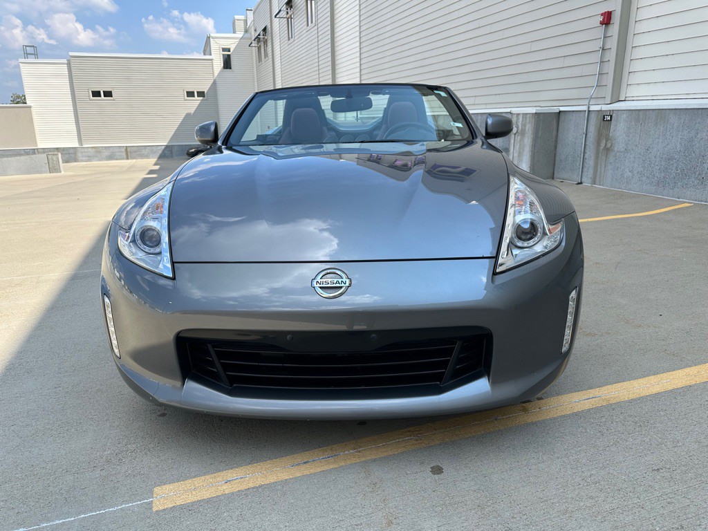 2016 Nissan 370Z Image 2