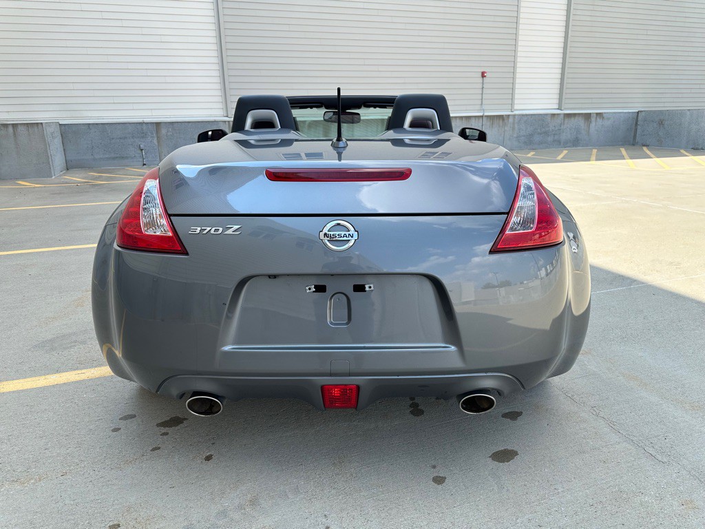 2016 Nissan 370Z Image 6