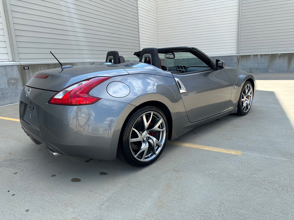 2016 Nissan 370Z Image 7