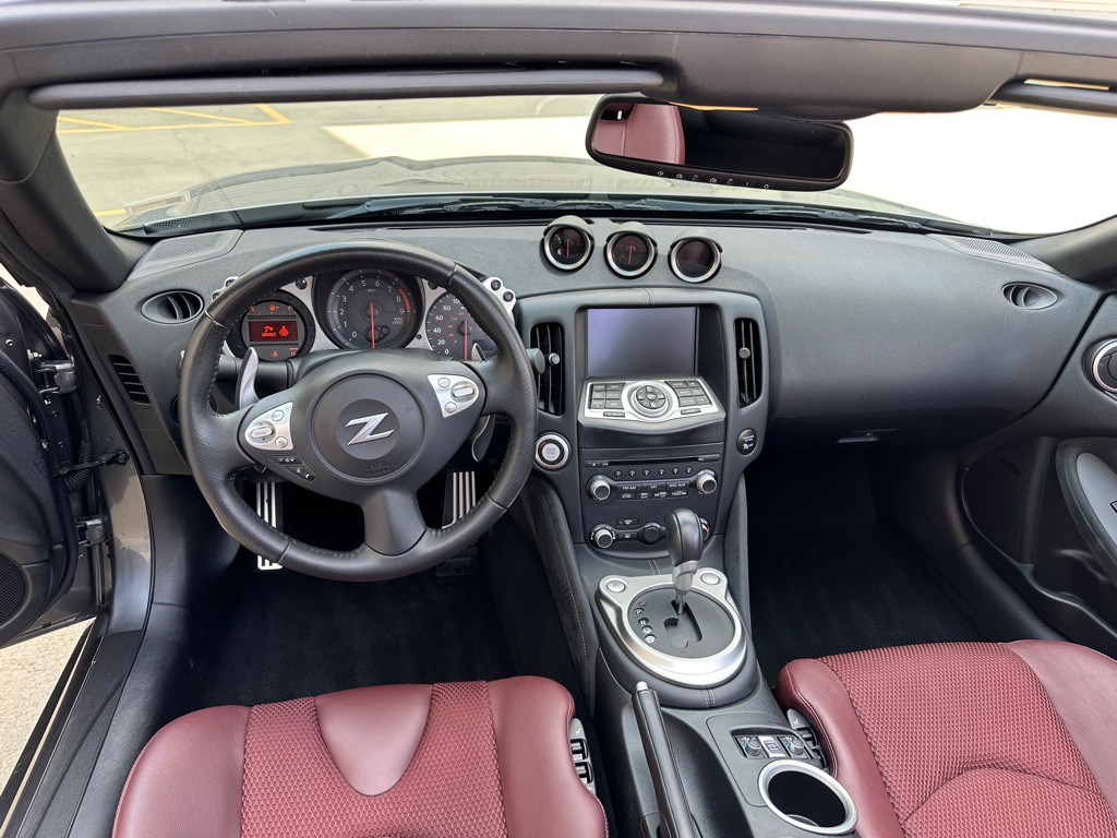 2016 Nissan 370Z Image 12