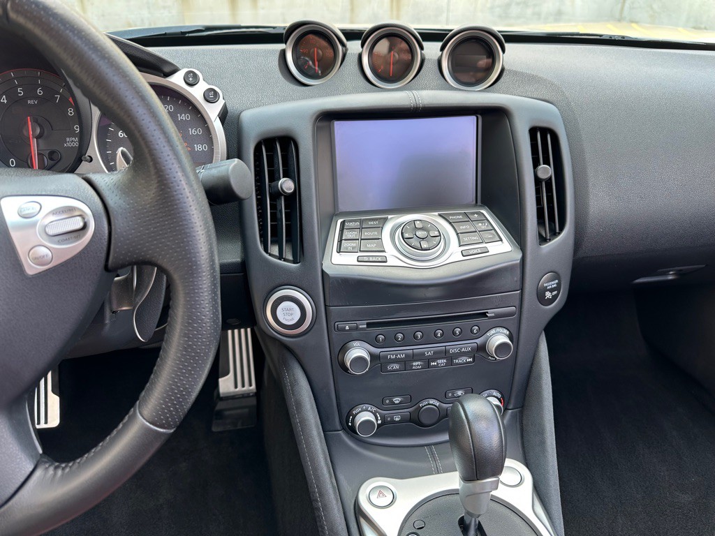 2016 Nissan 370Z Image 13