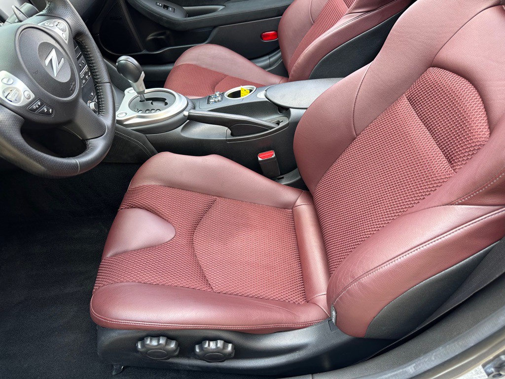 2016 Nissan 370Z Image 16