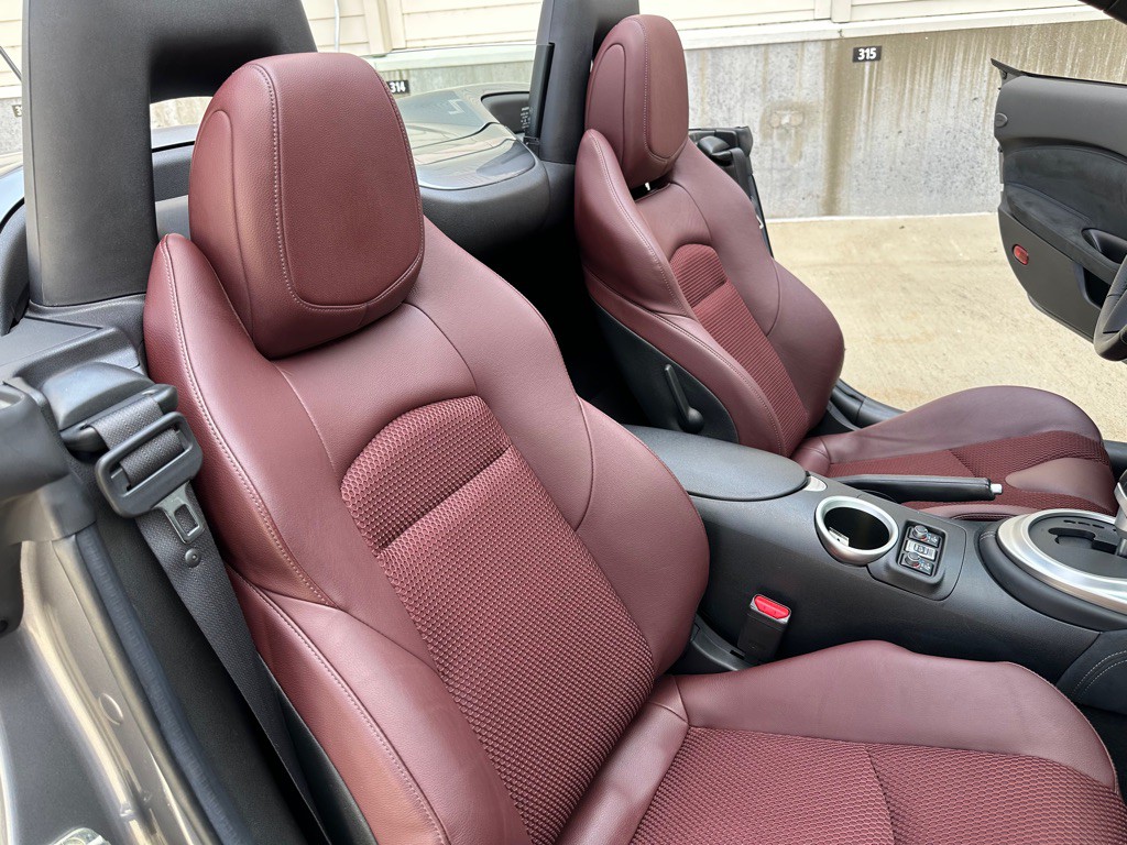 2016 Nissan 370Z Image 22