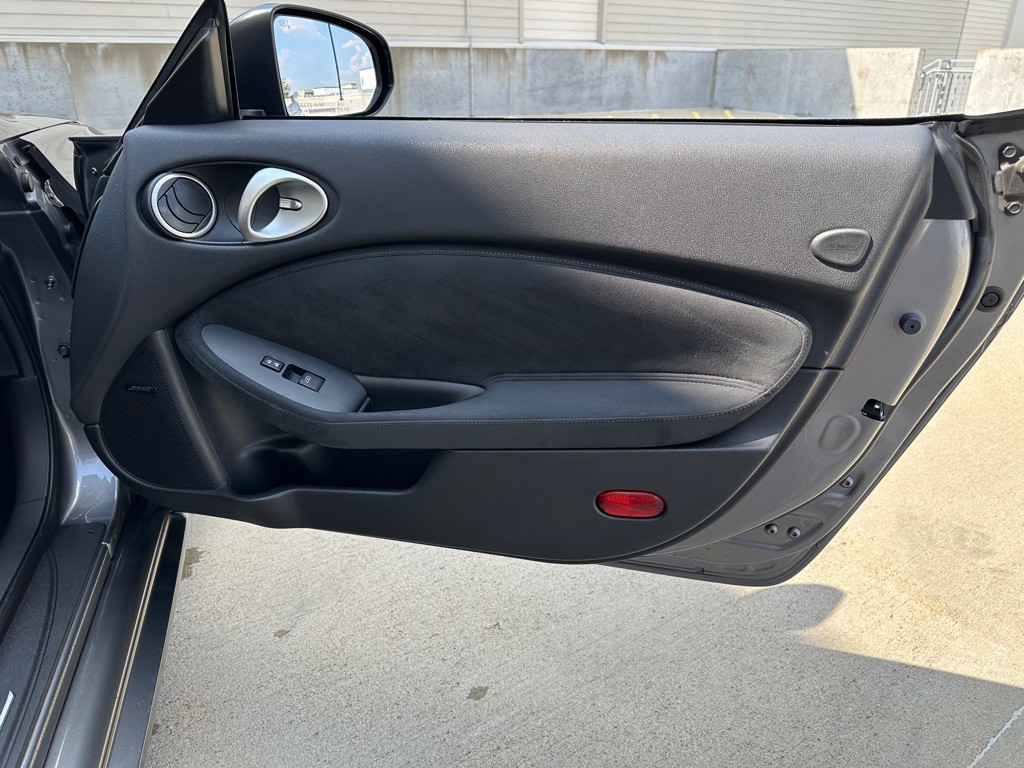 2016 Nissan 370Z Image 23