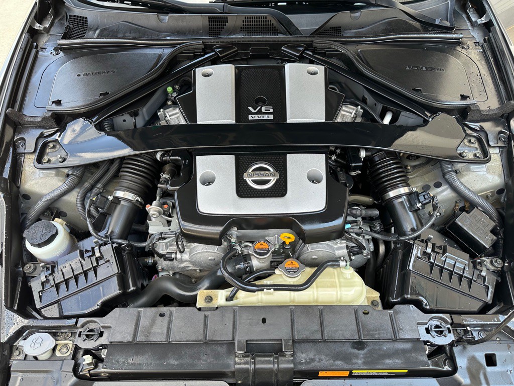 2016 Nissan 370Z Image 24