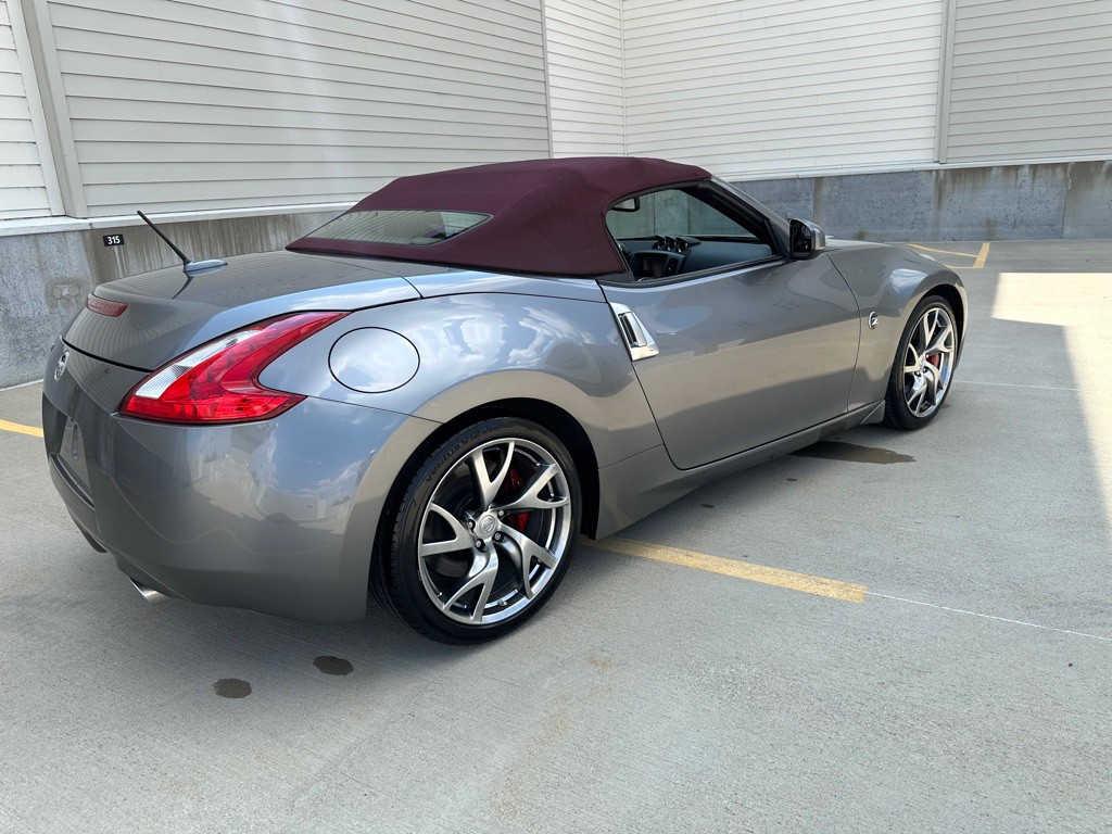 2016 Nissan 370Z Image 27