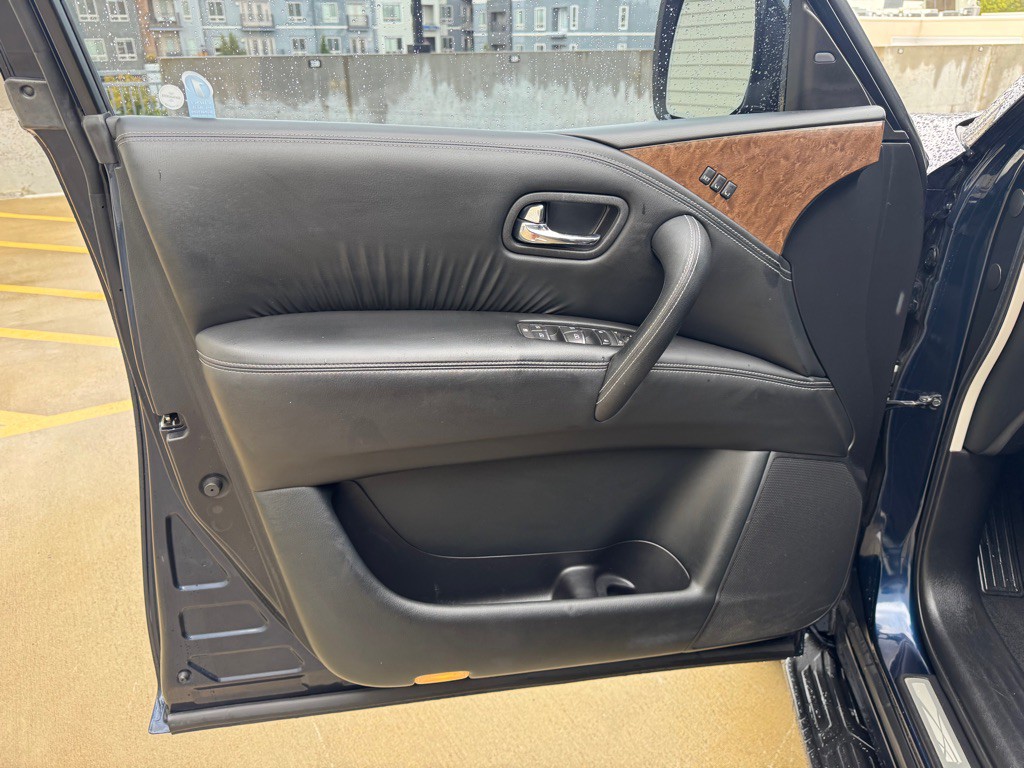2017 INFINITI QX80 Image 10