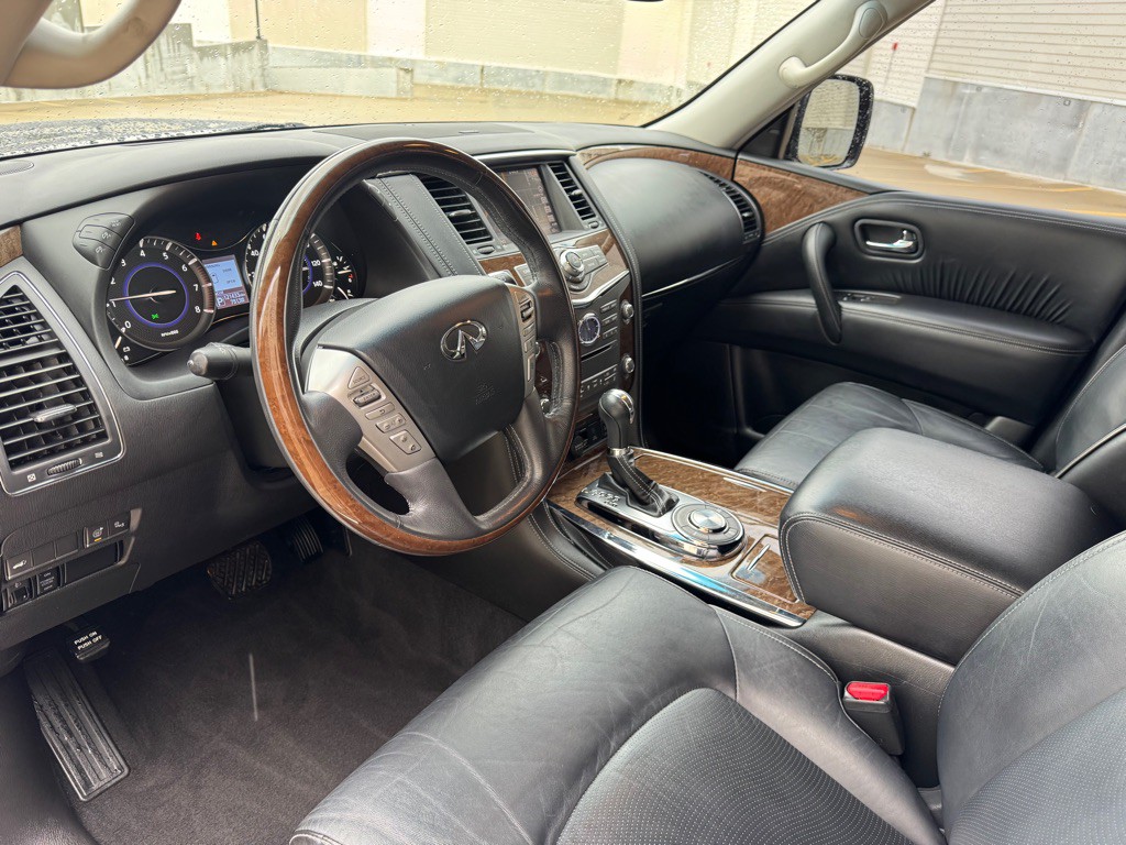 2017 INFINITI QX80 Image 11