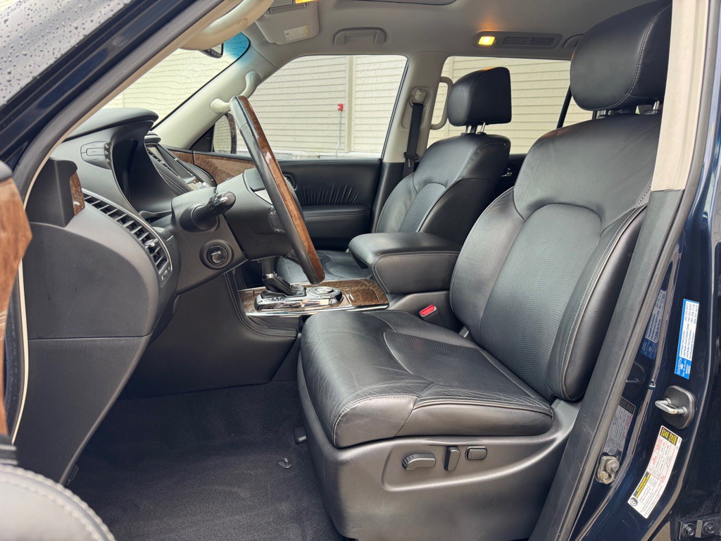 2017 INFINITI QX80 Image 12