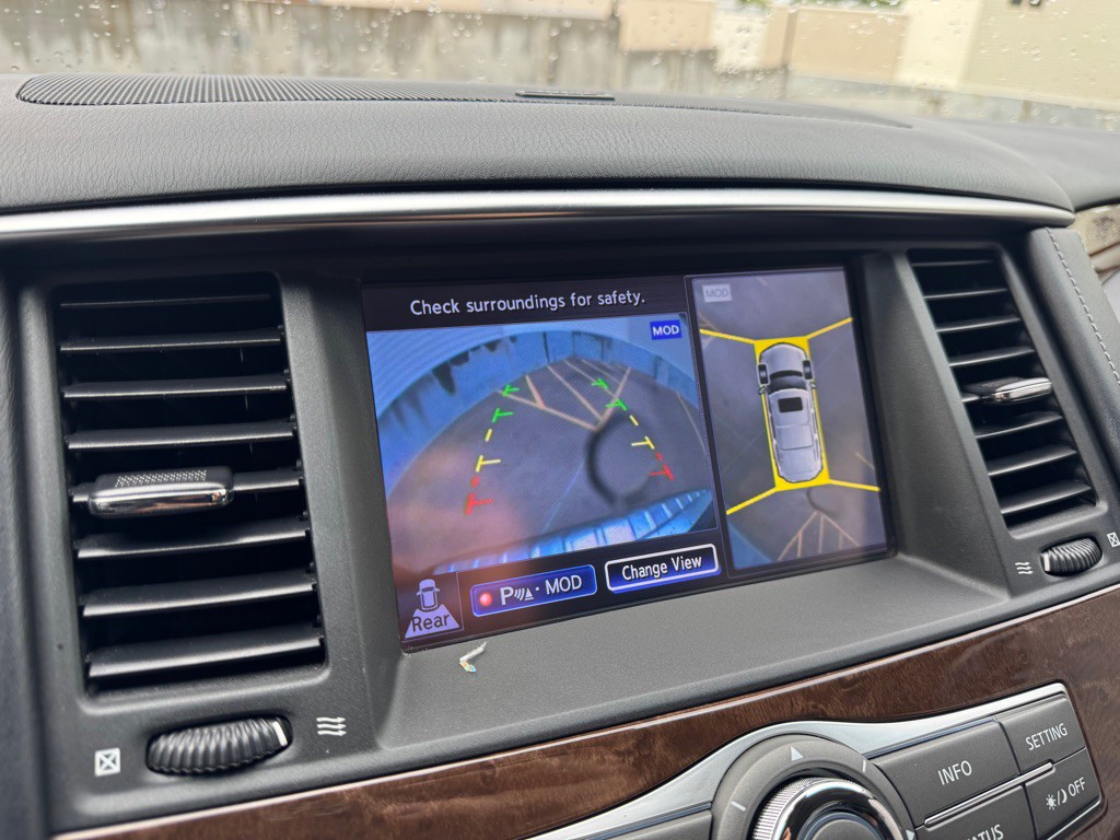 2017 INFINITI QX80 Image 18