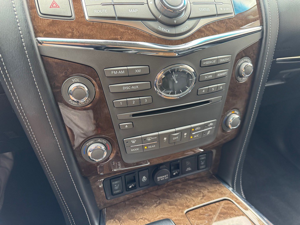 2017 INFINITI QX80 Image 19