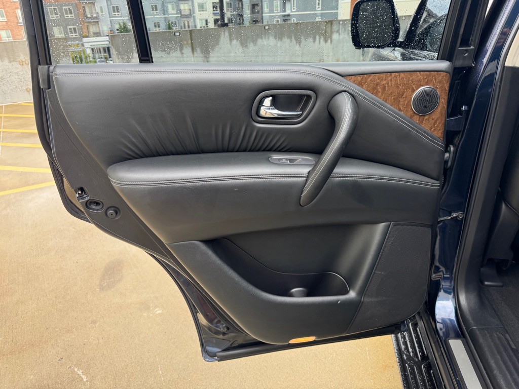 2017 INFINITI QX80 Image 22