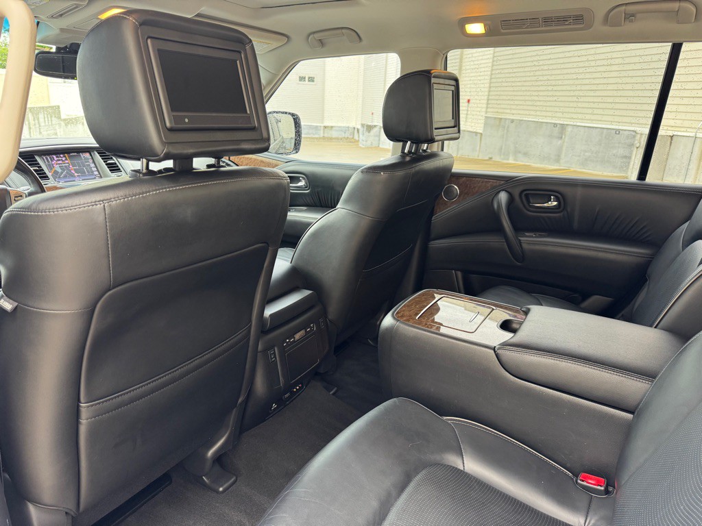2017 INFINITI QX80 Image 23