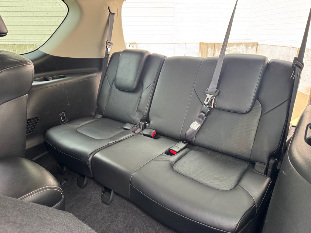 2017 INFINITI QX80 Image 25