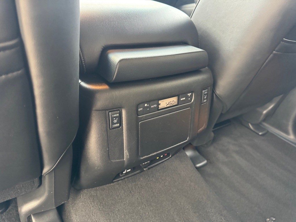 2017 INFINITI QX80 Image 26
