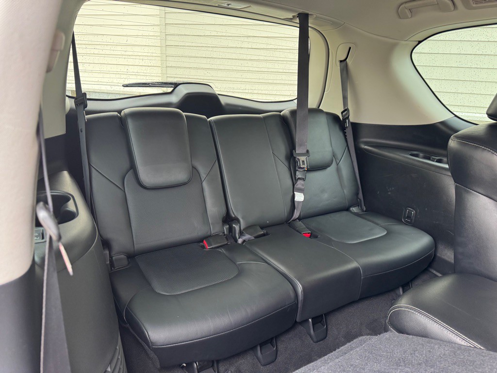 2017 INFINITI QX80 Image 30