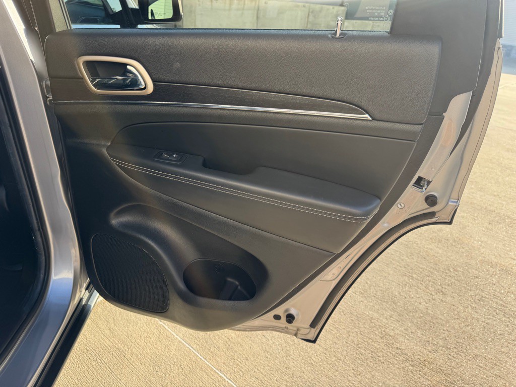 2014 Jeep Grand Cherokee Image 25