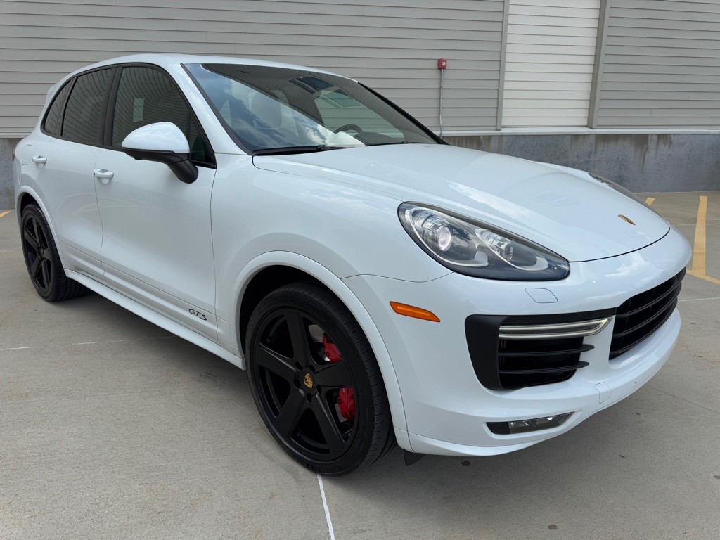 2017 Porsche Cayenne Image 1