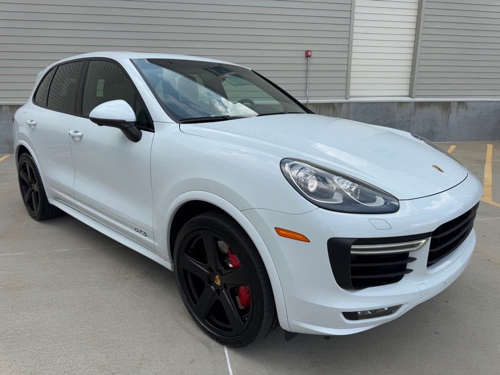 2017 Porsche Cayenne Image 2