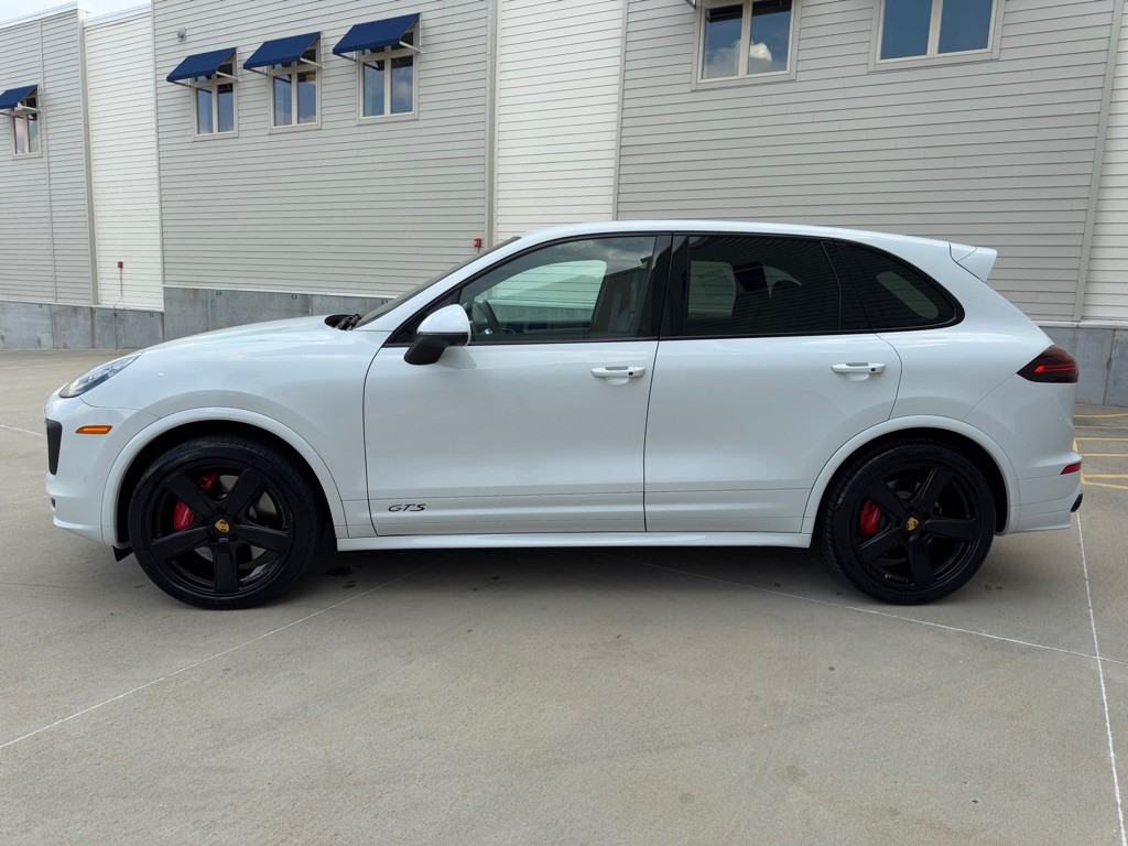 2017 Porsche Cayenne Image 8