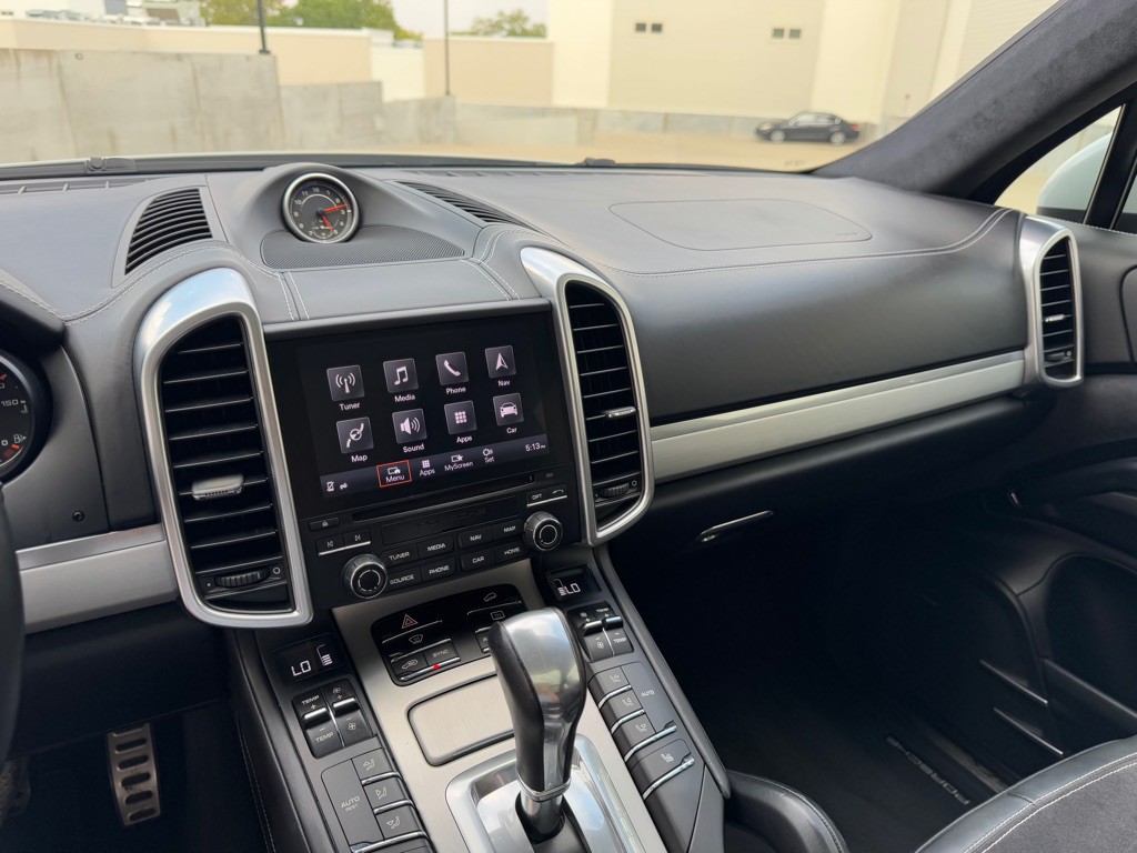 2017 Porsche Cayenne Image 21
