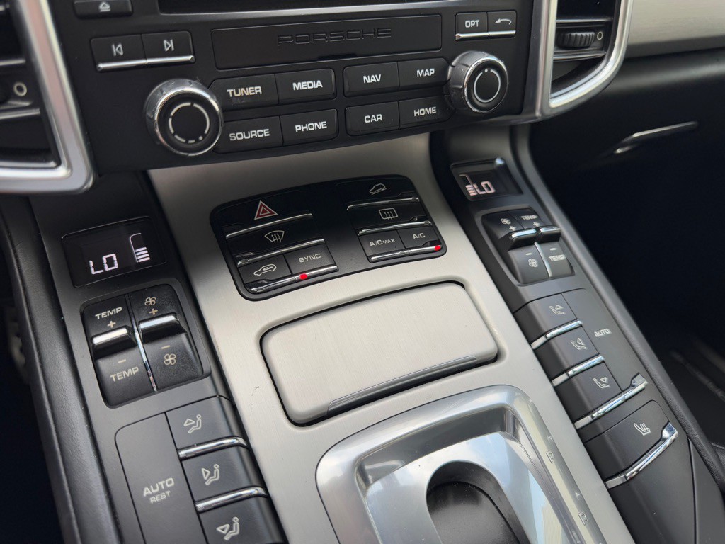 2017 Porsche Cayenne Image 25