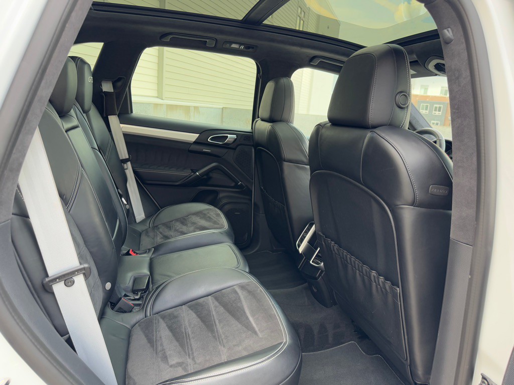 2017 Porsche Cayenne Image 32